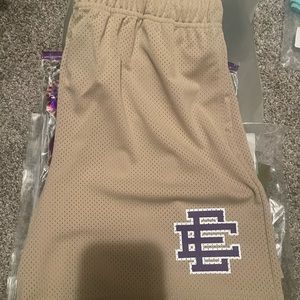 EE short in a few colors let me kno what color way you like xl